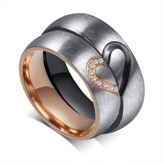 Titanium Ring goud met zwart hartje